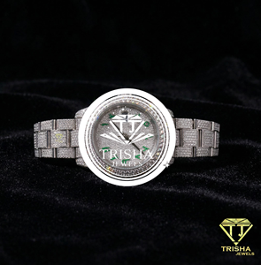 Elegante reloj de hombre de acero inoxidable con diseño moderno y correa duradera. - Product Image 1