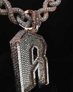 จี้ห้อยคอเงินแท้ 925 ประดับเพชรโมอิสซาไนต์ทรงบาแกตต์ ตัวอักษรตามสั่งสำหรับผู้ชาย สไตล์ฮิปฮอป พร้อมใบรับรอง - Product Image 3