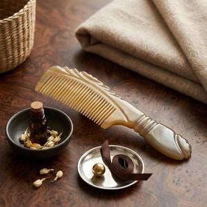 Peine de Cuerno Natural Hecho a Mano, Ecológico, Duradero, Antiestático, Herramienta Moderna para un Cabello Saludable y Brillante - Product Image 3