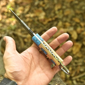 Cuchillo Skinner de Acero de Damasco Hecho a Mano con Agujero para el Dedo, Mango de Madera de Olivo Exótica y Resina, Personalizable, Afilado como una Navaja, Punta Caída para Camping - Product Image 3