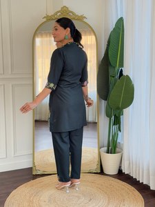 Ensemble Salwar Kameez en viscose brodé de fleurs pour femmes, coupe ample, tenue ethnique décontractée, longueur cheville, style traditionnel, pour les fêtes - Product Image 6