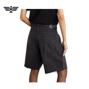 Pantalon cargo en jean délavé taille haute avec ourlet brut, poches et détails déchirés respirants pour un style décontracté estival - Product Image 3