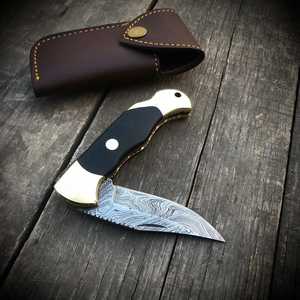 Cuchillo Plegable de Acero de Damasco SHARP POINT TRADES con Hoja Recta de 0.5mm de Grosor, Apertura con Perilla y Madera Artística - Product Image 2