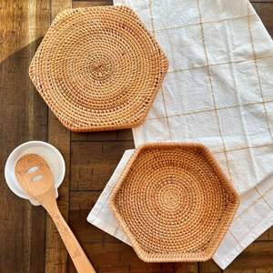 Nouvel arrivage de plateau de table en rotin rond rectangulaire tissé à la main plateau de rangement multifonctionnel décoratif pour le rangement et l'organisation de la maison - Product Image 4