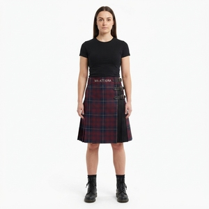 Kilt unisexe rouge et noir à carreaux écossais, style utilitaire, avec poches cargo, boucle réglable, streetwear, vêtement de travail, design moderne personnalisé - Product Image 2