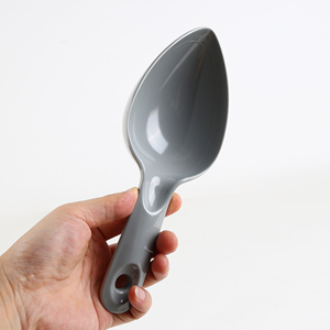 Cuchara de melamina para comida seca de mascotas, alimentador para gatos y perros, longitud regular - Product Image 1