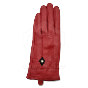 Guantes de Cuero de Lujo para Mujer, Acabado Liso Rojo, Detalle de Diamantes Negros, Guantes Elegantes para Vestir, Fabricante de Fábrica - Product Image 1