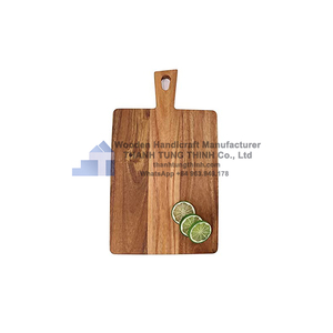 Planche à découper rectangulaire en bois avec poignée, bois naturel, différentes formes, pour usage en cuisine, fabriquée au Vietnam - Product Image 3