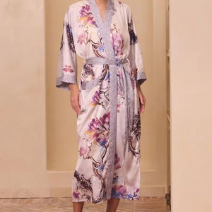 Bata Kimono de Satén Sedoso con Estampado Floral y Bolsillo, Ropa de Estar de Lujo, Bata para Preparación Nupcial, Regalo de San Valentín - Product Image 1