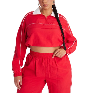 Ensemble de survêtement deux pièces rétro rouge pour femme, coupe-vent léger avec veste zippée et pantalon de jogging décontracté – Vente en gros - Product Image 3