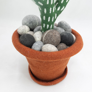 Cactus de Fieltro de Lana Hecho a Mano con Maceta – Decoración de Plantas de Fieltro Verde, Decoración para el Hogar al por Mayor, Artesanía Ecológica de Comercio Justo - Product Image 2