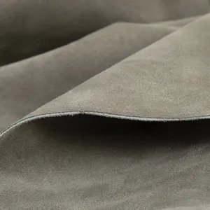 Matériaux en cuir de vachette suédé gris de qualité supérieure pour des chaussures confortables, des vestes de travail élégantes, des vêtements d'extérieur et des tissus d'ameublement - Product Image 1
