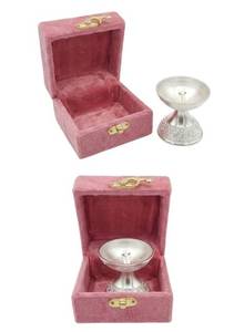 Diya Plateada con Caja de Terciopelo, Decorativa Antigua para Pooja, Deepak para el Hogar, Templo, Aarti, Redonda, de Metal Pulido, Regalos Artesanales - Product Image 3