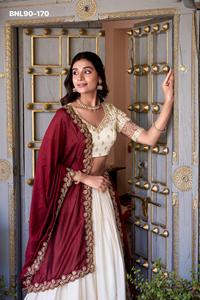 Ensemble Lehenga-Choli en toile de soie Vichitra de haute qualité avec broderie Zari, dentelle et bordure en dentelle à sequins – Vente en gros - Product Image 6
