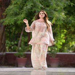 VASTRA COTTAGE Conjunto de Kurti Farshi Palazo para Mujer de Chifón Georgette Puro con Estampado Digital, Bordado y Lentejuelas, con Dupatta de Red - Product Image 2