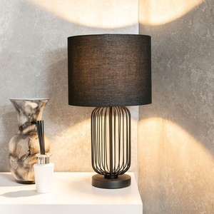 Lampe de table en métal Midnight Cage avec base en fil de fer ouvert, abat-jour en tissu de qualité supérieure, éclairage ambiant chaud pour les intérieurs élégants - Product Image 3