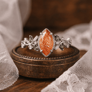 Collection Camélia – Bague en perle d'eau douce naturelle et pierre de soleil taille marquise (pierre de juin) – Bijou en pierres précieuses organiques - Product Image 2
