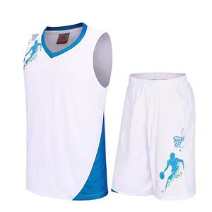 Uniforme de Baloncesto: camiseta sin mangas de poliéster transpirable y pantalones cortos con ropa deportiva de sublimación - Product Image 4