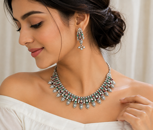 Parure de bijoux de mariage ethnique bohème pour femme, collier et boucles d'oreilles plaqués or avec cristaux rouges et verts sertis clos - Product Image 3