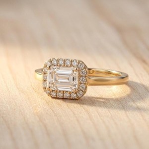 Bijoux de mode en or massif 10K 14K 18K, bague de mariage en platine avec émeraude et halo de diamants de laboratoire cultivés, style East West - Product Image 1