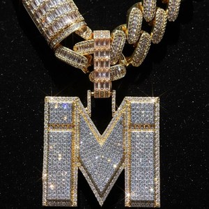 Colgante Personalizado con Letra M de Diamante Moissanita Redondo Helado, Plata 925, para Joyería Fina Hip Hop, Colgantes y Dijes Unisex - Product Image 1