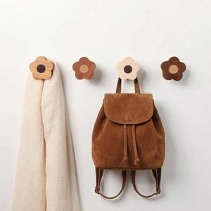 Crochet mural en bois en forme de fleur, support décoratif parfait pour les vestes, les serviettes de cuisine, les accessoires pour cheveux et organisateur mural élégant - Product Image 2