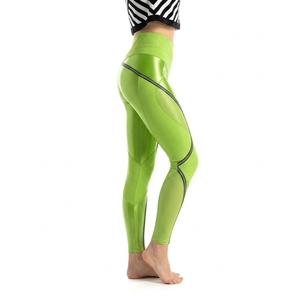 Leggings personalizados para pole dance para mujer, con tela suave, elasticidad en cuatro direcciones y diseños que favorecen la figura, ideales para estudios de danza y fitness. - Product Image 5