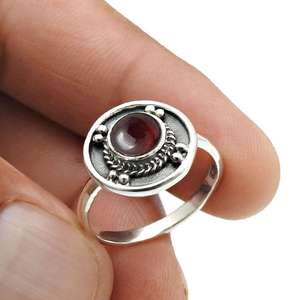 Anillo minimalista de plata 925 con piedra de granate, estilo clásico, joyería para mujer, anillo bohemio hecho a mano de moda. - Product Image 5