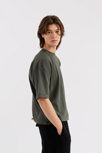 เสื้อยืดผู้ชายสีเขียวมะกอกทรงบ็อกซี่ แขนสั้น คอกลม ผ้าวาฟเฟิลถัก ระบายอากาศได้ดี ผ้าฝ้ายสีพื้น สวมใส่สบาย ขายดีที่สุดประจำปี 2026 - Product Image 4