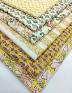 Tissu en coton 100% imprimé à la main à Jaipur, motif floral blanc et bleu, résistant à l'eau, léger, pour robes, saris, tissu de mariage - Product Image 1