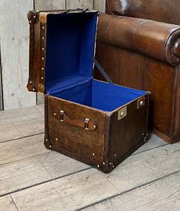 Table basse vintage en bois de manguier, coffre de rangement en cuir buff, avec accents en laiton faits à la main, meuble de salon - Product Image 5