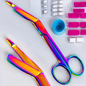 Nuevas tijeras médicas curvas de 5.5 pulgadas, modernas, fáciles de usar y antideslizantes, para vendajes, apósitos y procedimientos clínicos, tijeras para vendajes Lister - Product Image 6