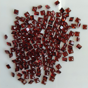 โกเมนสีแดงธรรมชาติ 4 มม. ทรงสี่เหลี่ยมเจ้าหญิงคัท คุณภาพดีที่สุด พลอยเม็ดเดี่ยวสำหรับทำเครื่องประดับ - Product Image 2
