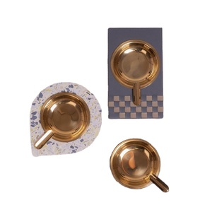 Cendrier naturel et en marbre Plateau artisanal fait à la main avec finition polie Personnalisable pour la vente en gros de cadeaux et la décoration - Product Image 1