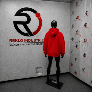 Sudadera con Capucha Gótica Roja Oversize con Diseño de Cruz Tachonada y Mangas Adornadas con Pedrería, Estilo Urbano Unisex, Ajuste Holgado - Product Image 4