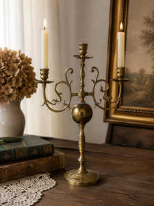 Candelabro de latón antiguo de 2 brazos para mesa, ideal para decoradores de eventos e importadores - Venta al por mayor - Product Image 6