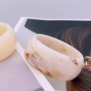 Pulsera de moda bordada a mano con resina decorativa, fabricada en India, para mujeres y artículos de regalo disponibles para la venta. - Product Image 5