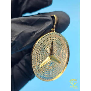 Pendentif de voiture tendance avec logo et diamant de laboratoire, finition or jaune, design de collier de bijouterie - Product Image 2