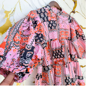 Vestido Boho de Algodón con Panel de Mosaico, Cuello Alto, Mangas con Volantes, Diseño Artístico, Corte Relajado y Femenino, Colorido y Étnico - Product Image 1
