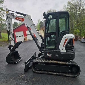 Mini-excavatrices Bobcat E60 d'occasion, avec godet et pelle, garantie de 2 ans, également disponibles à la vente. - Product Image 5