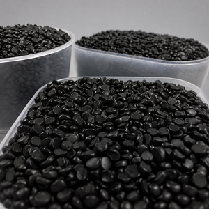 Granulés de masterbatch noir pour moulage par injection, poudre de qualité pour applications générales, granulés plastiques - Product Image 1