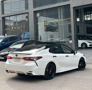 Toyota Camry XSE 2023 Usado, Sedán, Motor de Gasolina de 8L, Caja de Cambios Automática, Neumáticos R17, Asientos de Cuero, Volante a la Izquierda, Color Oscuro - Product Image 6