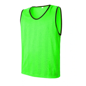 Maillots d'entraînement en mesh personnalisés de qualité supérieure avec logo, gilets d'entraînement sportifs pour le football, le basketball et autres sports, gilets fabriqués en usine - Product Image 1