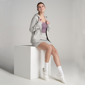 Conjunto de 2 piezas de ropa de invierno más vendido: Sudadera con capucha de manga larga de color liso con cremallera y pantalones cortos casuales para mujer con MOQ bajo - Product Image 3