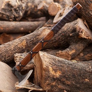 Hacha Vikinga Ragnar Forjada a Mano con Mango de Madera de Palisandro, Hacha para Uso en Exteriores - Product Image 1
