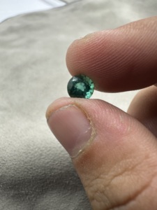 Émeraude naturelle du Zambie 1,35 carats, taille brillant rond, 6,7 mm, pierre précieuse verte en vrac pour la fabrication de bijoux - Product Image 4
