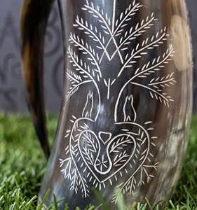 Mug en corne de buffle fait main personnalisé avec motif arbre de vie sculpté, tasse à boire naturelle - Product Image 5