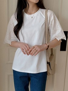 Camiseta Blanca con Mangas Raglán y Parches, Elegante Bordado Floral, Panel de Encaje Calado, Cuello Redondo, Blusas de Verano para Mujer, Proveedor - Product Image 5