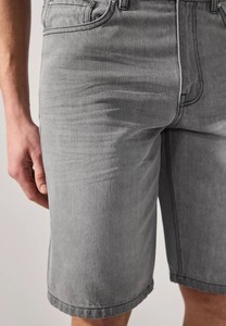 CONX Pantalones Cortos de Mezclilla para Hombre, 100% Algodón, Transpirables, de Cintura Media, Rotos, Rectos, Última Moda, Estilo Urbano, Lavado Claro - Product Image 4