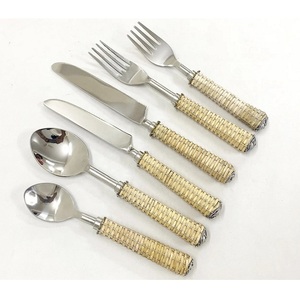 Juego de cubiertos de diseño con mango de resina blanca para eventos, bodas, fiestas, 5 piezas, cubertería, cuchara, tenedor, cuchillo - Product Image 4